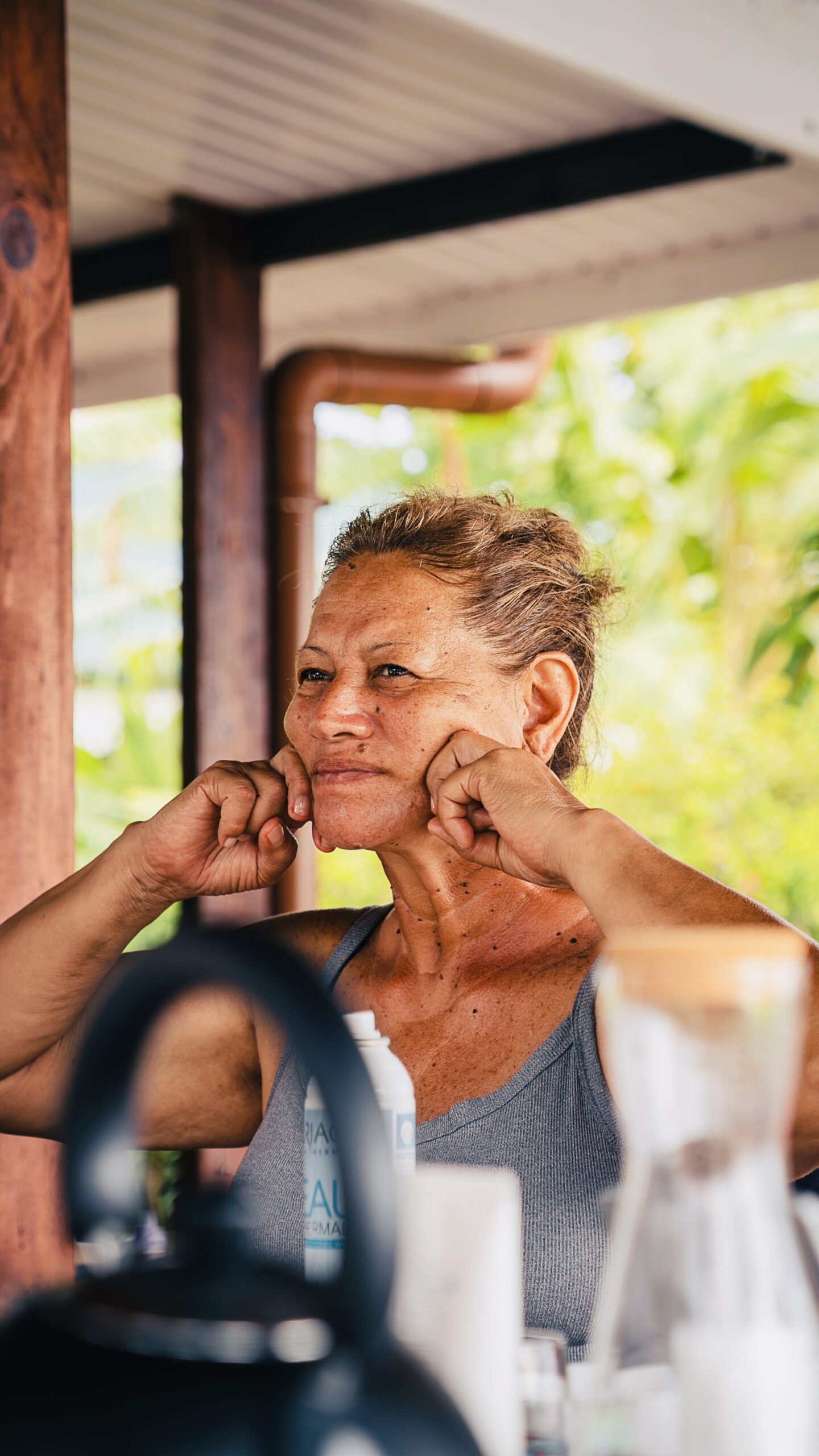 Auto-massage : 5 gestes simples pour un effet lifting naturel